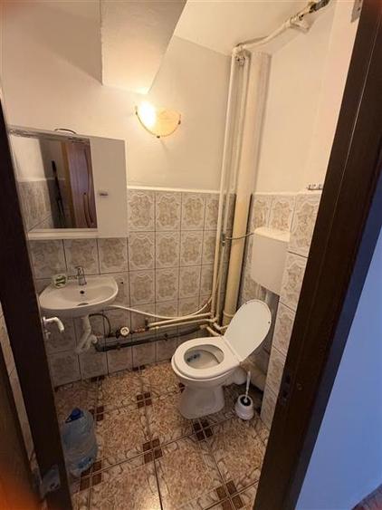 Apartament cu 3 camere decomandat, mobilat în Dacia