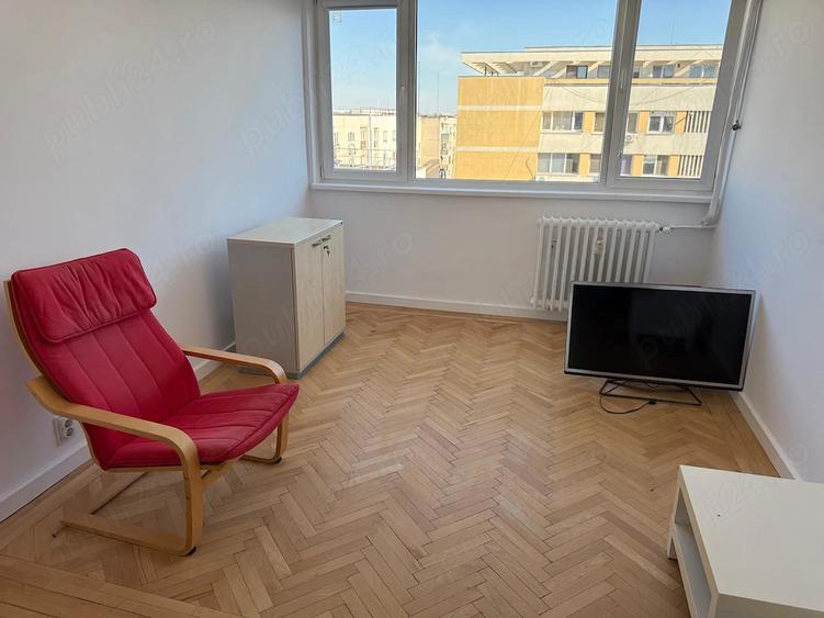 Apartament cu 3 camere semidecomandat în Iancului