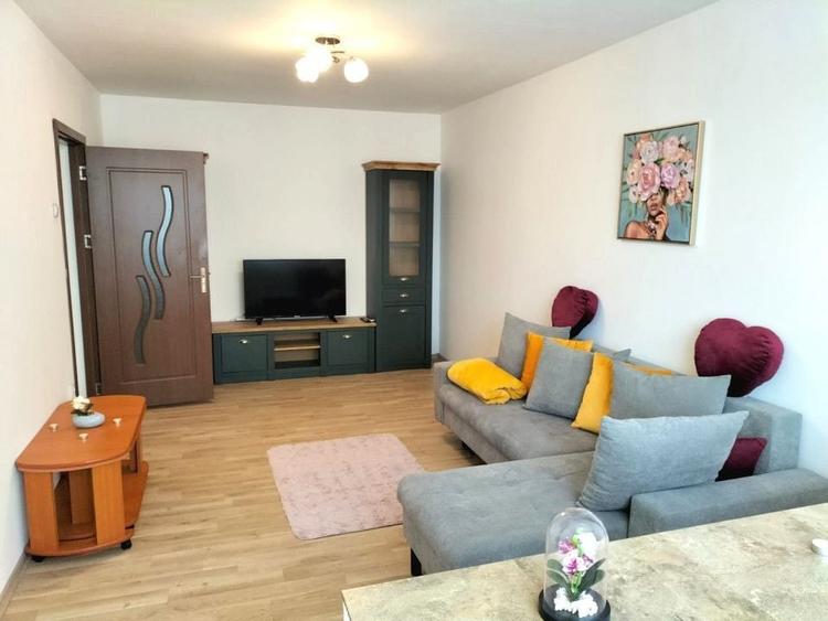 Apartament cu 2 camere semidecomandat, mobilat în Mihai Viteazul