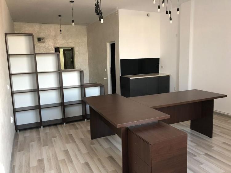 Spațiu comercial, de 40 mp, în Central