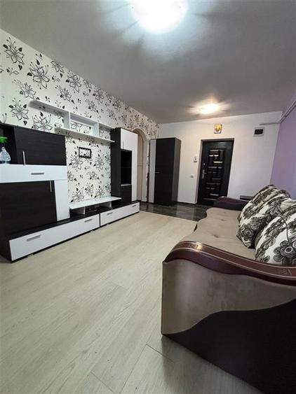 Apartament cu 2 camere semidecomandat în Valea Adâncă