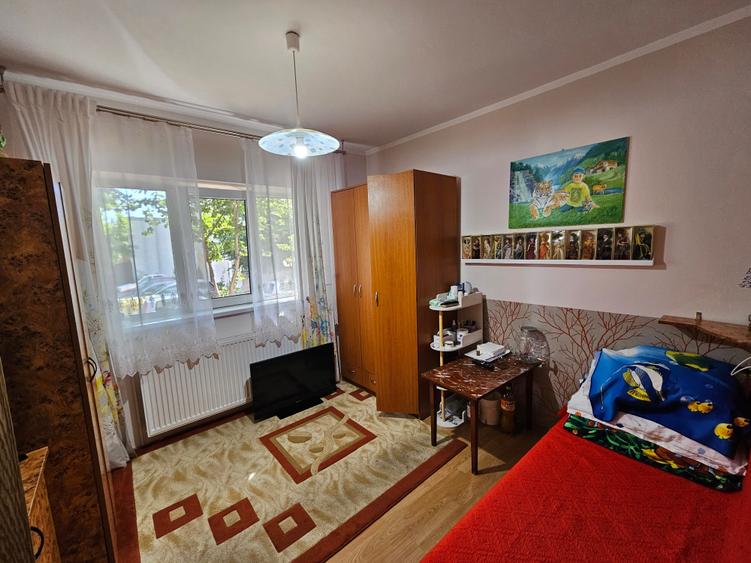 Apartament cu 3 camere decomandat în Șagului