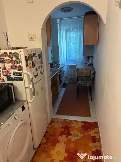 Apartament cu 3 camere semidecomandat în Central