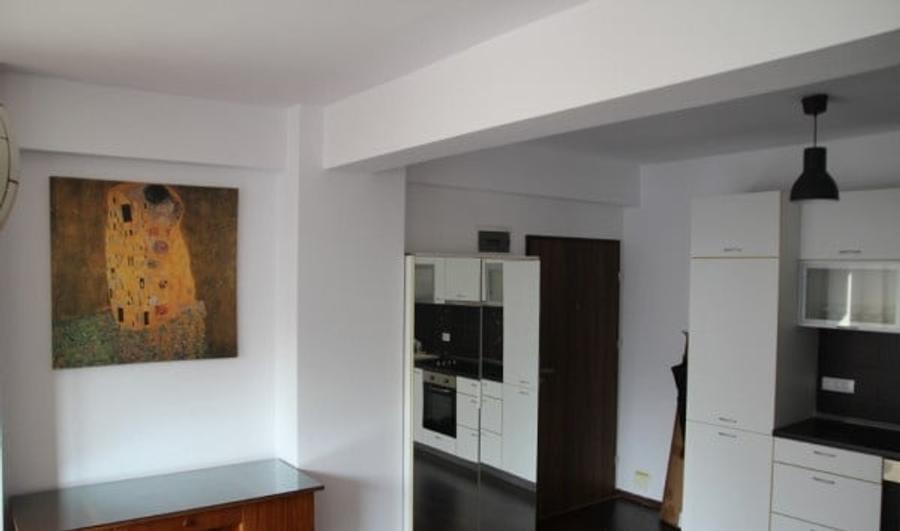 Apartament cu 2 camere semidecomandat, mobilat în Nerva Traian