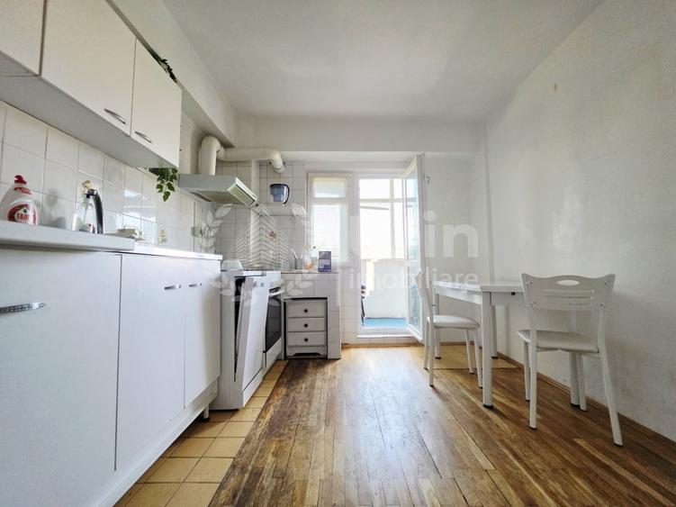 Apartament cu 4 camere decomandat, mobilat în Central