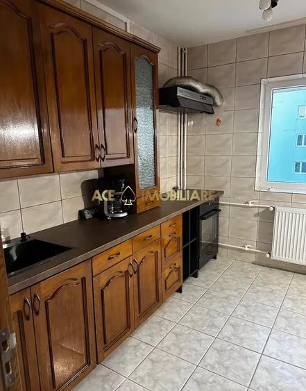 Apartament cu 3 camere decomandat, mobilat în Alba Iulia