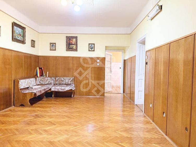 Apartament cu 3 camere decomandat în Central