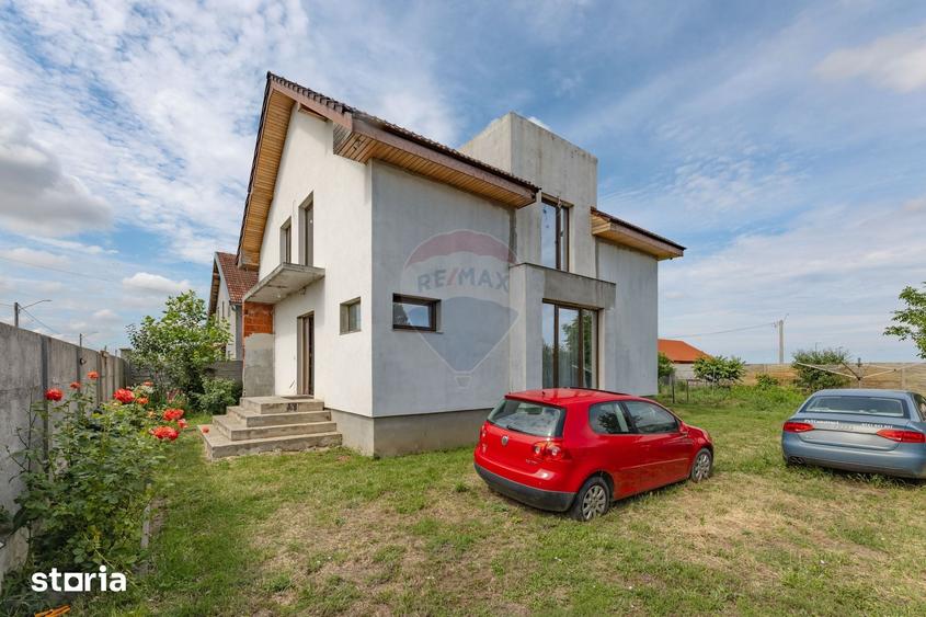 Casă cu 5 camere cu Teren 620 Mp în Macea