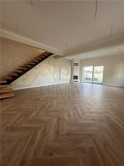 Duplex cu 4 camere cu Canalizare în Dumbrăvița
