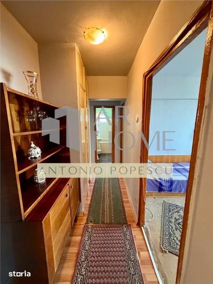 Apartament cu 4 camere decomandat în Malu Roșu