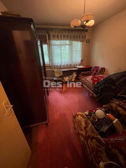 Apartament cu 3 camere semidecomandat în Giulești