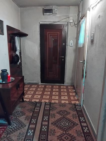 Apartament cu 3 camere decomandat în Zăvoi