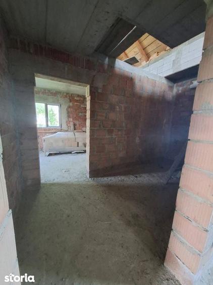 De vanzare Vila la rosu din caramida in aropiere de Roman, 76.000 euro - 2