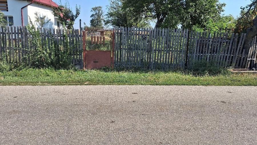 Teren de 2088 mp, în Ceaușești