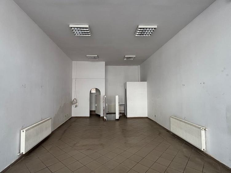 Spațiu comercial, de 81 mp, în Universitate