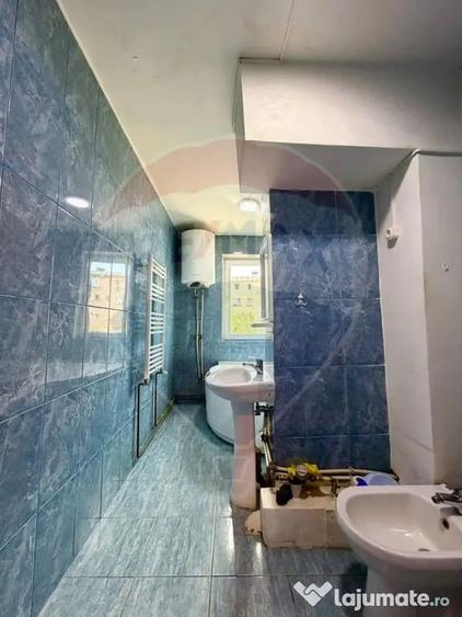 Apartament cu 3 camere semidecomandat în Central
