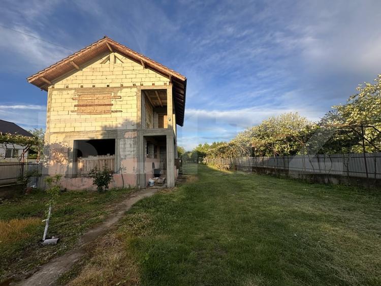 Casă individuală cu 3 camere cu Teren 3600 Mp în Exterior Vest