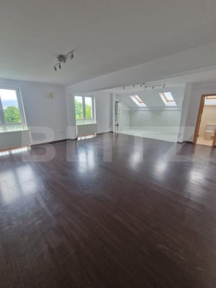 Apartament cu 3 camere decomandat în Periferie