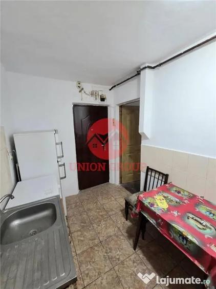 Apartament cu 2 camere semidecomandat în Brotăcei