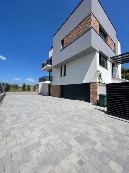 Casă individuală cu 5 camere cu Teren 450 Mp în Dezmir