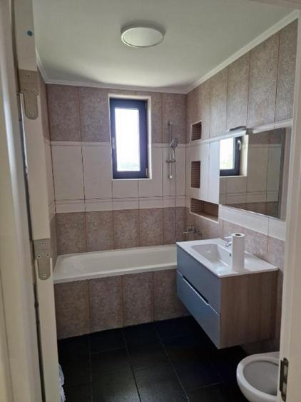 Apartament cu 5 camere decomandat în Central