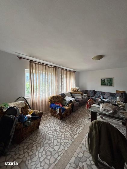 Casă cu 7 camere cu Teren 351 Mp în Sud