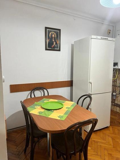Apartament cu 3 camere decomandat în Aradului