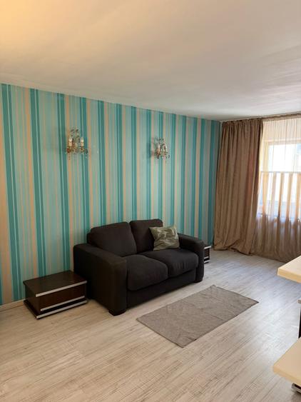 Apartament cu 3 camere decomandat, mobilat în Centru Civic