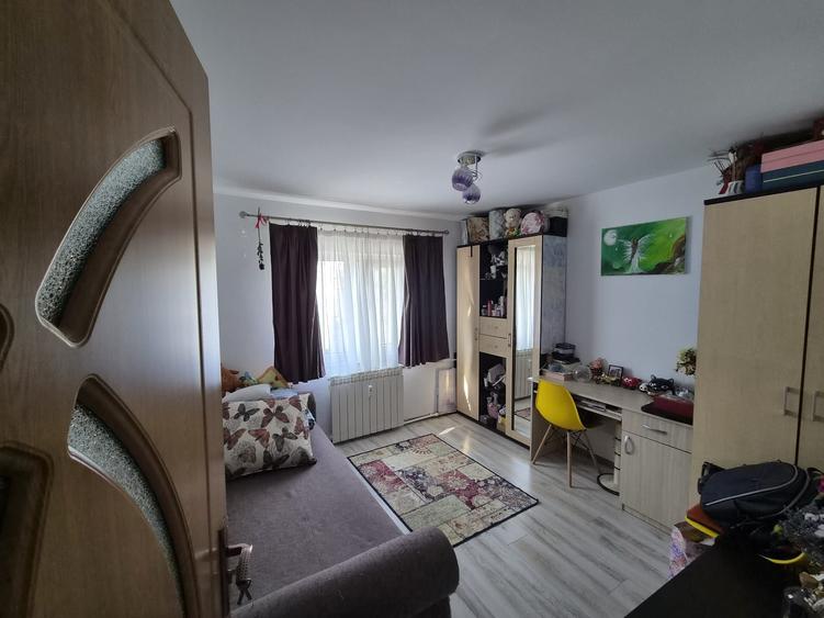 Apartament cu 3 camere semidecomandat în Central