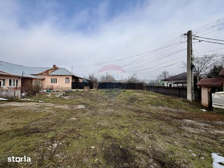 Casă cu 4 camere cu Teren 7727 Mp în Cârligele