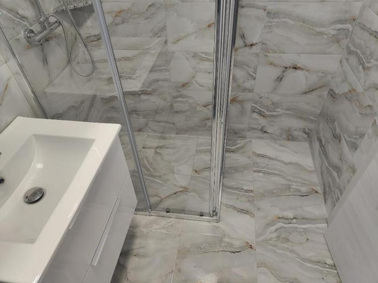 Apartament cu 3 camere în Baba Novac