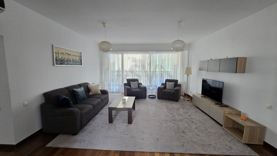 Apartament cu 5 camere decomandat, mobilat în Herăstrău