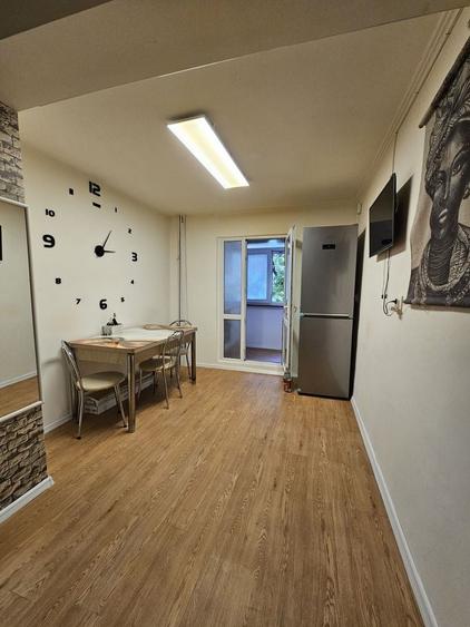 Apartament cu 3 camere semidecomandat în Sebastian