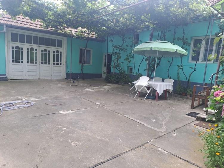 Casă cu 4 camere cu Teren 1277 Mp în Central