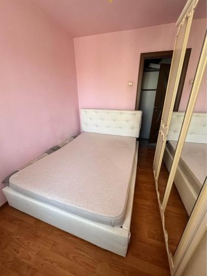 Apartament cu 3 camere semidecomandat, mobilat în Craiovița Nouă