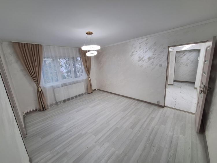 Apartament cu 3 camere semidecomandat în Tomis Nord