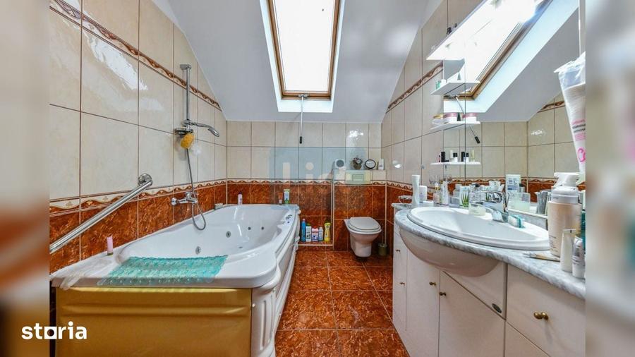 Casă cu 6 camere cu Teren 400 Mp în Gheorgheni