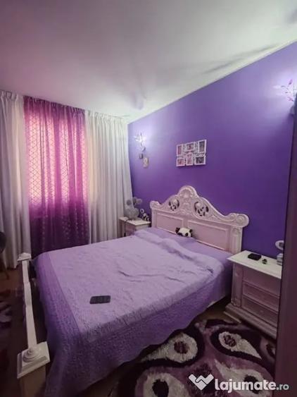 Casă cu 7 camere cu Teren 1000 Mp în Văleni