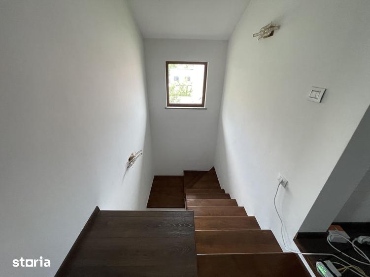 Casă cu 5 camere cu Teren 1500 Mp în CFR