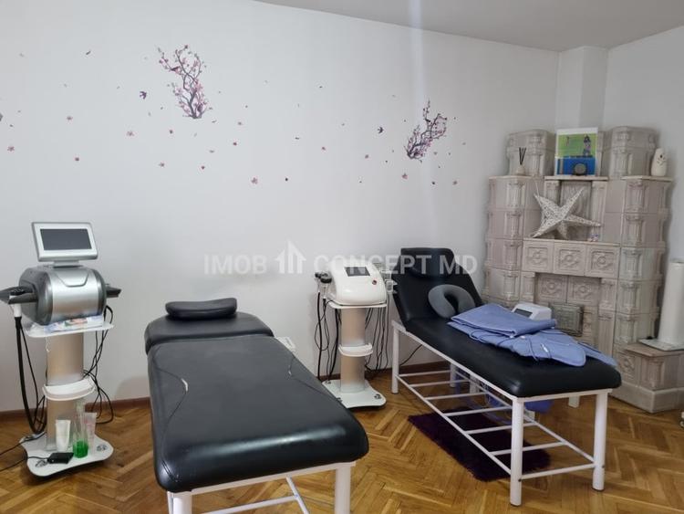 Casă individuală cu 8 camere cu Canalizare în Ultracentral