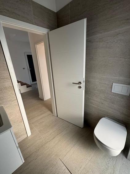 Duplex cu 5 camere cu Canalizare în Dumbrăvița