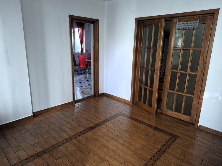 Casă individuală cu 10 camere cu Garaj în Doamna Ghica