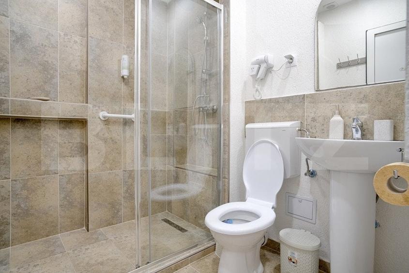 Casă individuală cu 15 camere cu Teren 100 Mp în Albert