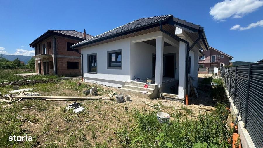 Casă cu 4 camere cu Teren 560 Mp în Cristian