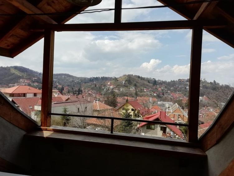 Apartament cu 3 camere semidecomandat în Ultracentral