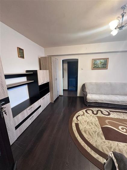 Apartament cu 2 camere semidecomandat în Podu Roș
