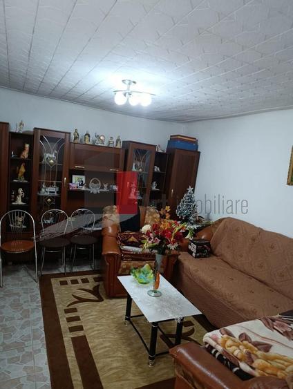 Casă individuală cu 2 camere cu Canalizare în Central