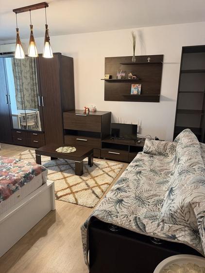 Garsonieră decomandată în Gorjului