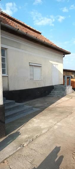 Casă cu 6 camere cu Teren 1323 Mp în Leorinț