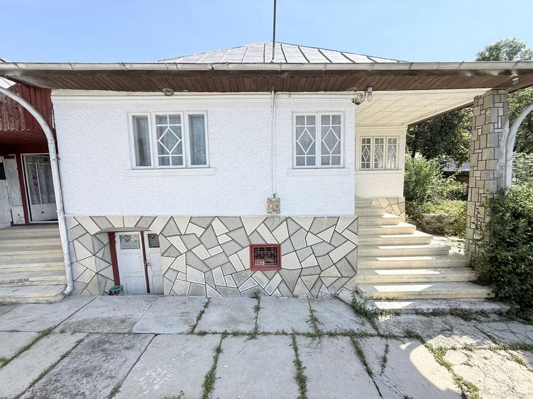 Casă individuală cu 5 camere cu Canalizare în Teșila